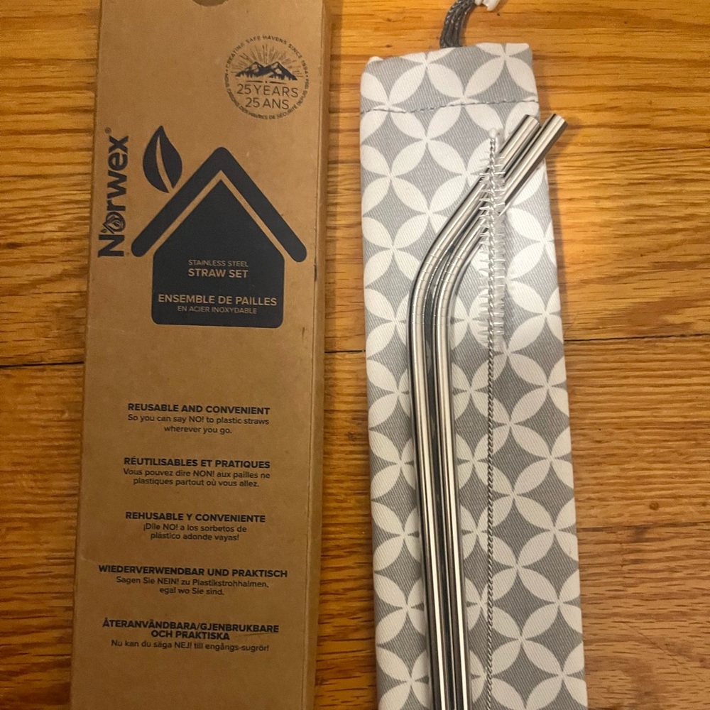 Norwex Straw Set